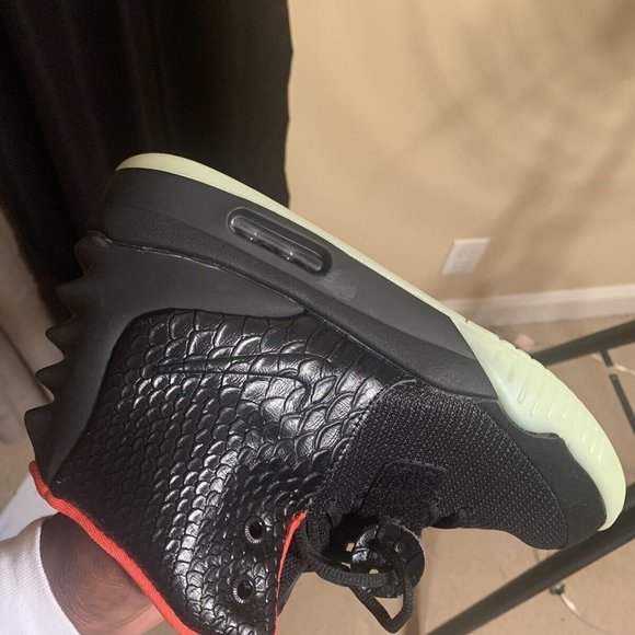 Nike Air Yeezy 2 NRG Solar Red 2012 - Size 12